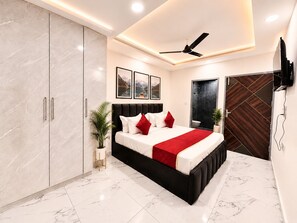 Deluxe Double Room, City View | Free WiFi - Mauryan Signature Hotel NHPC Metro (Delhi)