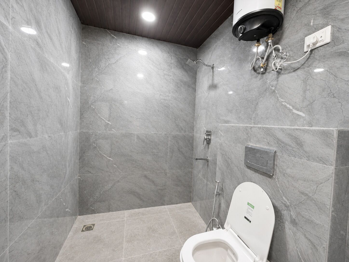 Deluxe Double Room, City View | Bathroom | Shower, free toiletries, towels, soap