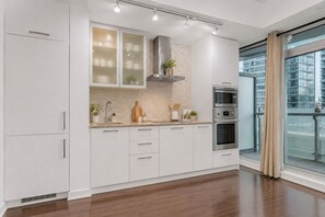 Standardzimmer | Eigene Küche | Kühlschrank, Mikrowelle, Ofen, Herdplatte
