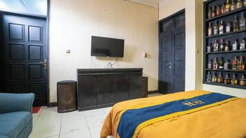 Escritorio, wifi gratis y ropa de cama