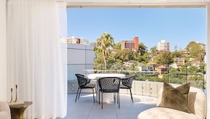 Dining - The Crestview, Neutral Bay Isyd (Neutral Bay)