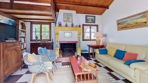 TV, fireplace - La Grainette by Interhome (Saint Jean de Monts)