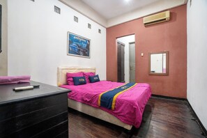 Standard Room | Free WiFi - Hotel Tobana Bintaro House by ARBA (Jakarta)