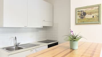 Fridge, dishwasher