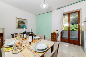 Microwave, coffee/tea maker, cookware/dishes/utensils - Estate 4home - Casa Cinzia (Vico Equense)