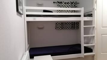 House | 2 bedrooms, iron/ironing board, bed sheets