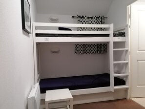Casa | 2 quartos, ferros/tábuas de passar roupa, roupa de cama
