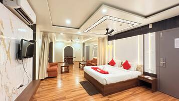 Signature Double Room | Desk, free WiFi