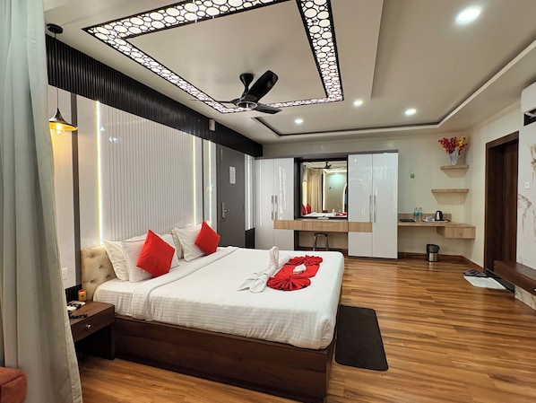 Signature Double Room | Desk, free WiFi - Durene Beach New Marine Drive road (Brahmagiri)