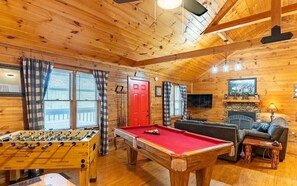Games room - Cedar Ridge Cabin: Cozy Smoky Mountain Escape (Sevierville)