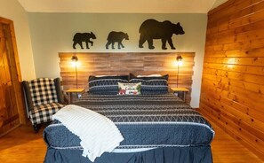 Free WiFi, bed sheets - Cedar Ridge Cabin: Cozy Smoky Mountain Escape (Sevierville)