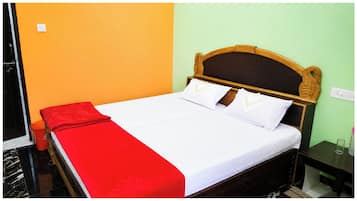 Deluxe Double Room | Hypo-allergenic bedding, desk, soundproofing, free WiFi