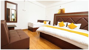 Deluxe Triple Room | Hypo-allergenic bedding, desk, soundproofing, free WiFi - Hotel Shrigangalok Near Gangotri Temple (Uttarkashi)