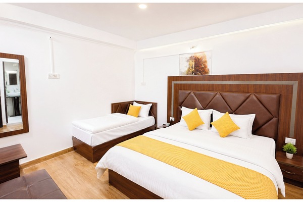 Hypo-allergenic bedding available, desk, soundproofing, WiFi (free)