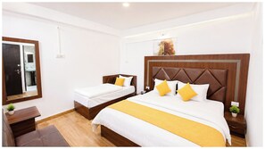 Hypo-allergenic bedding, desk, soundproofing, free WiFi - Hotel Shrigangalok Near Gangotri Temple (Bhatwari)