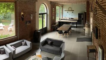 TV, fireplace, table tennis