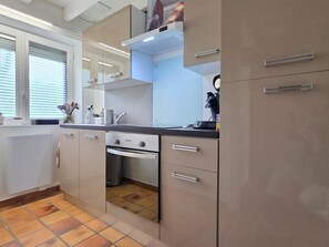 Fridge, microwave