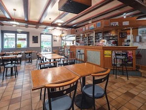 Bar (on property) - Cozy mobile home with terrace - 4 guests (Dossenheim-sur-Zinsel)