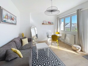TV - Bright apartment in Saint-Paul - 4 guests (Granville)
