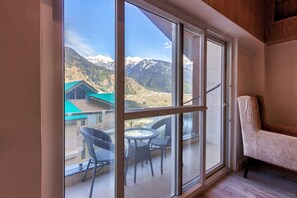 Superior Room, Balcony, Mountain View | Interior - Katson Grand View Manali (Gadherni)