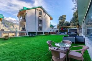 Outdoor dining - Katson Grand View Manali (Gadherni)