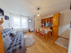 TV - Quiet apartment, private parking - 4 guests (Les Rousses)