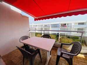 Outdoor dining - Studio with AC and terrace, near beach - 2 guests (La Grande-Motte)