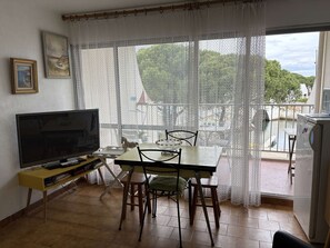 Dining - Apartment with canal view - 4 guests (Port Camargue)