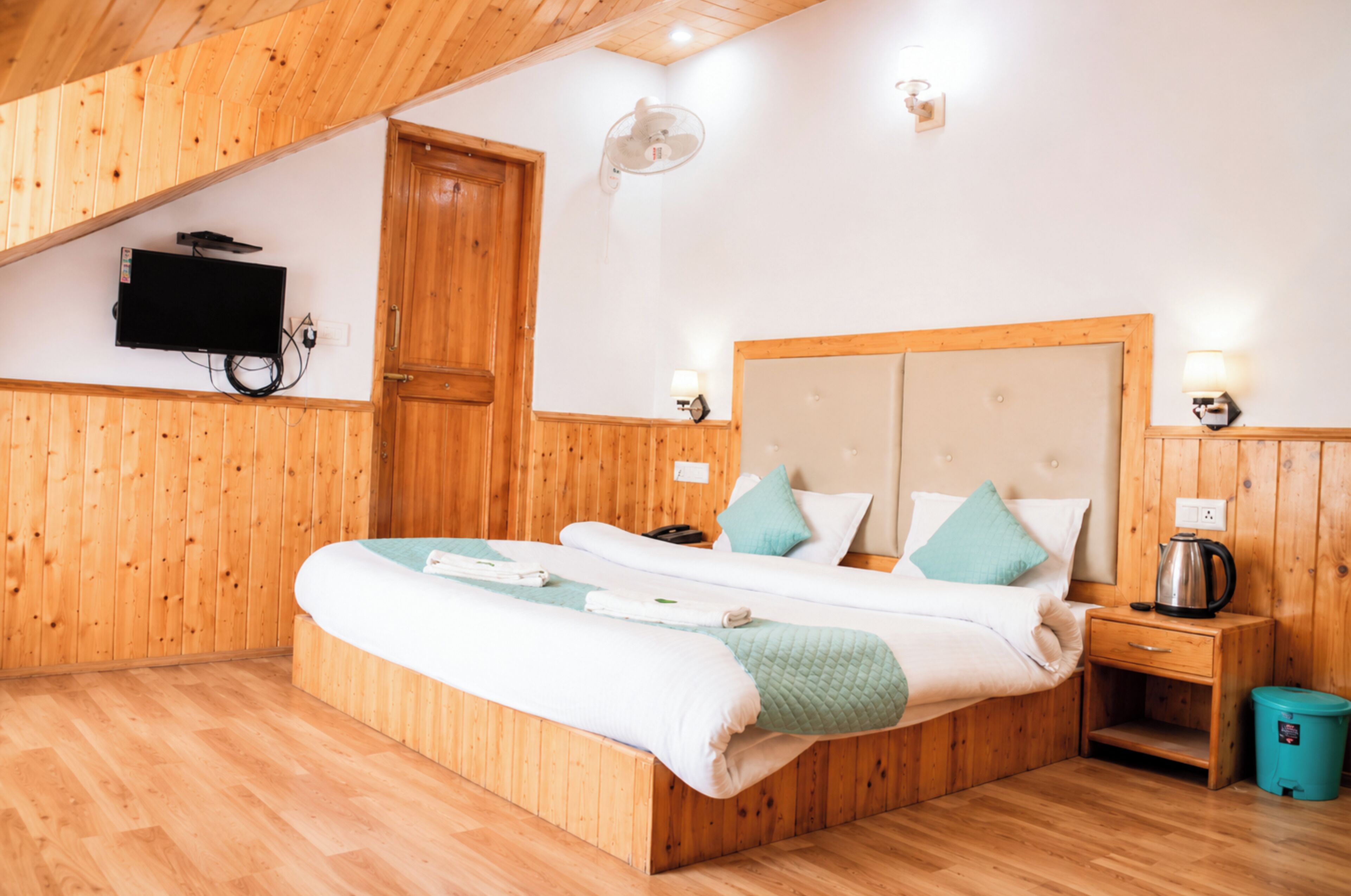Hypo-allergenic bedding, desk, soundproofing, free WiFi