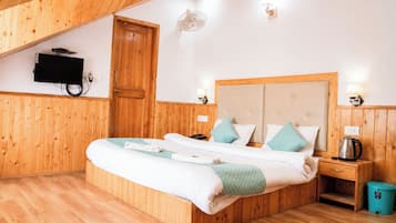 Hypo-allergenic bedding, desk, soundproofing, free WiFi