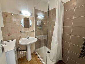 Bathroom - Ground floor apartment with AC - 4 guests (Antibes)