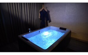 Indoor spa tub - Da Valley Manali  (Manali)