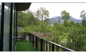 Presidential Room | Balcony view - Da Valley Manali  (Manali)