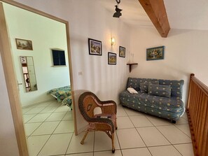 TV - House with terrace - 5 guests (Port-la-Nouvelle)