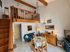 TV - House with terrace - 5 guests (Port-la-Nouvelle)