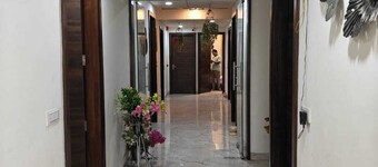 Crown Palace Hotel & Restaurant