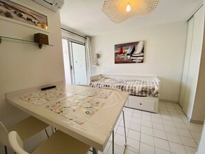Dining - Quiet studio cabine, beach nearby - 4 guests (La Grande-Motte)