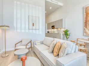TV - Modern studio, port view - 2 guests (Estepona)