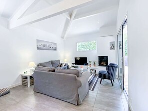 Living area - Villa near lake with heated pool (Biscarrosse)