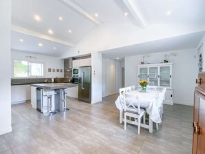 Private kitchen - Villa near lake with heated pool (Biscarrosse)
