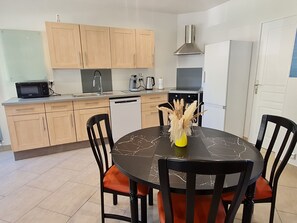 Fridge, dishwasher