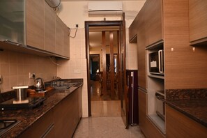 Private kitchen - Nitya private Residences- Cozy Long staycation (New Delhi)