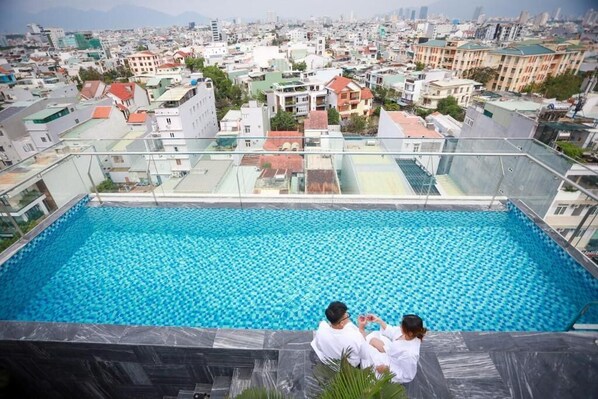 Phòng đôi cơ bản, ban công, quang cảnh thành phố | Hồ bơi