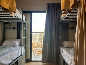 In-room safe, blackout curtains, soundproofing, iron/ironing board - Green Hostel (Cairo)