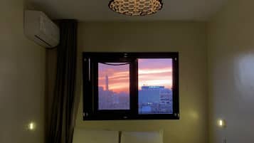 Basic Twin Room, City View | Peti besi dalam bilik, langsir/tirai gelap terus, kalis bunyi