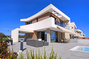 Exterior - Suncity Spirit - Luxury Beachfront Villa (Ayia Napa)