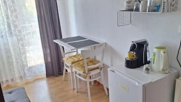 Room, Balcony | Free WiFi, bed sheets