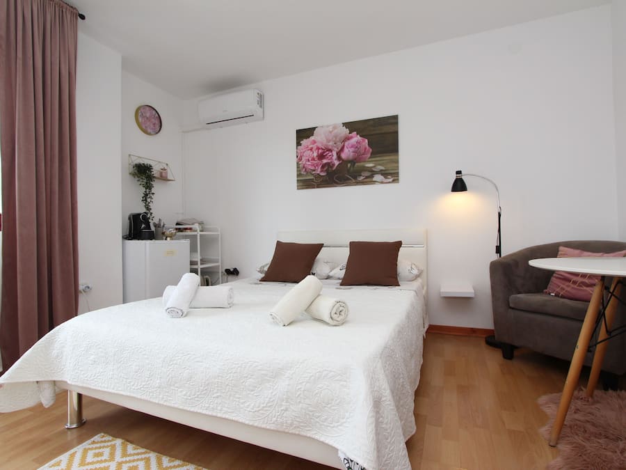 Quarto, sacada | Wi-Fi de cortesia, roupa de cama
