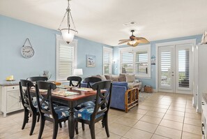 Interior - Bay Dreaming-Book 5+ nights & get 15% discount-Lazy River-3BD/3BA Sleeps 10 (Galveston)