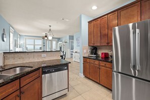 Fridge, microwave, stovetop, dishwasher - Bay Dreaming-Book 5+ nights & get 15% discount-Lazy River-3BD/3BA Sleeps 10 (Galveston)